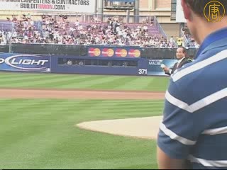 台湾立法院长王金平纽约大都會球場開球