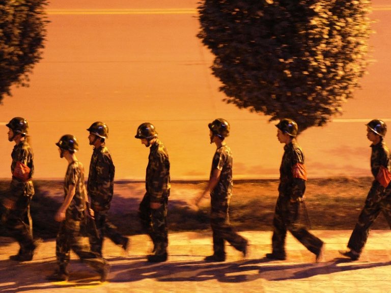 海外記者新疆採訪遭武警毆打拘留引關注