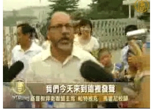天安門再現外籍人士抗議  為法輪功發聲