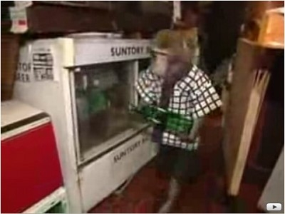 日本餐廳新奇創意 猴子服務端茶送水