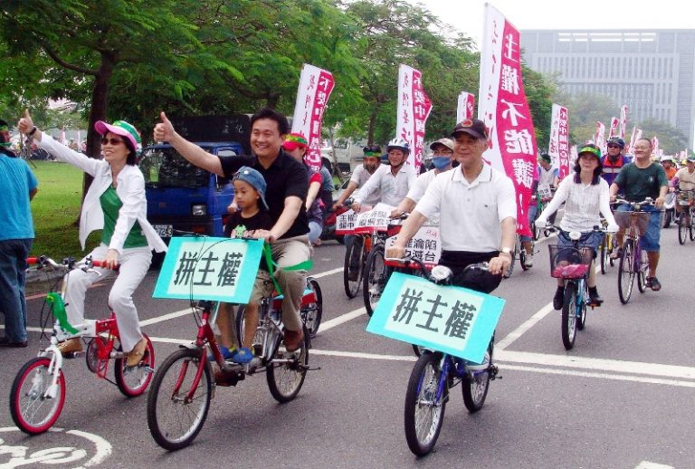 南市千人鐵馬遊行  訴求拚主權民主經濟