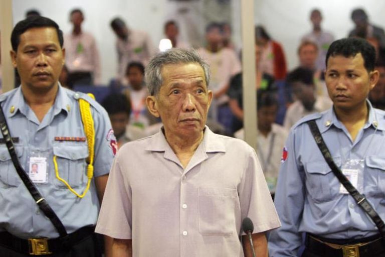 對赤柬典獄長第一天審判結束