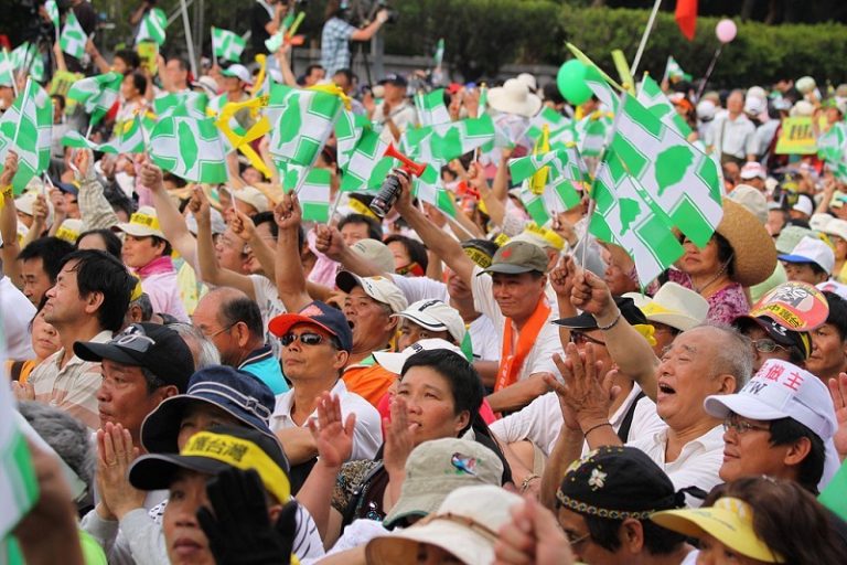 台灣民眾串連遊行「反傾中 顧民主」