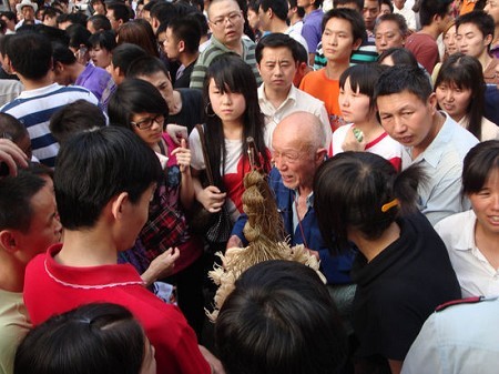 重慶千人聚集抗議警察打人 當局抵賴