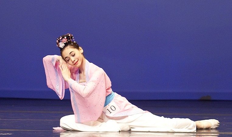 组图：第三届中国古典舞大赛少女组二等奖周晓