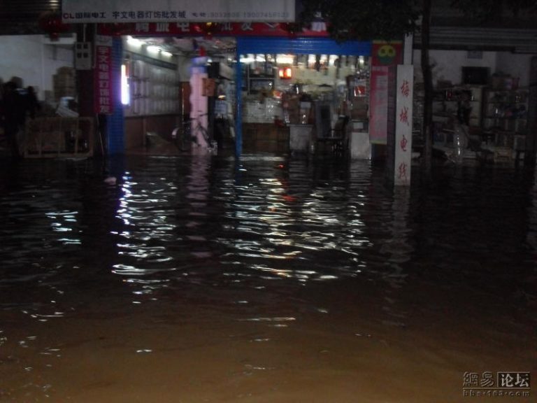 中國南方豪雨成災 逾百人死亡