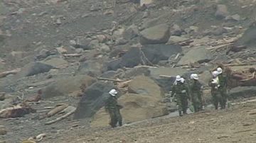 重機具空運小林村 加快開挖速度