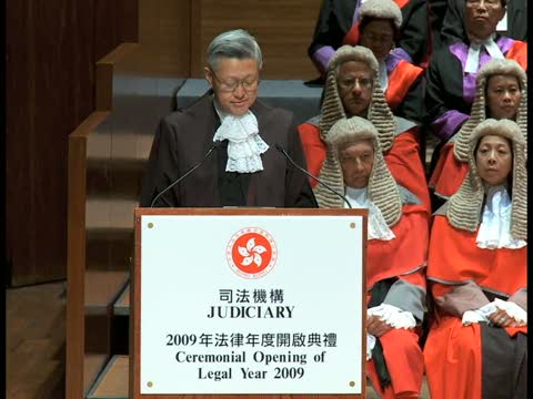 港各界對終院首長提前退休表疑慮