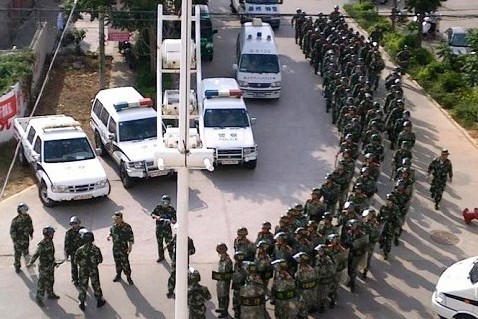 泉州污水廠惡味引發萬人抗議 兩千武警鎮壓
