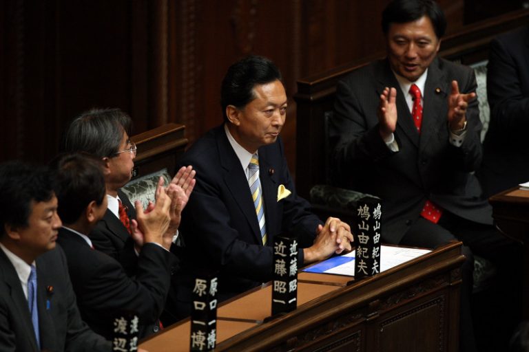 鳩山由紀夫當選爲日本新首相
