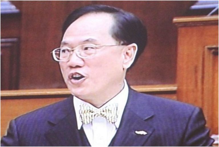 曾蔭權民望急挫 管治瀕臨崩潰邊緣