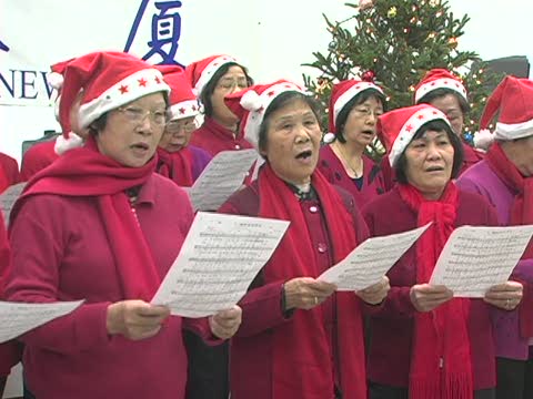 孔子大廈聖誕樹點燈 老少歡喜