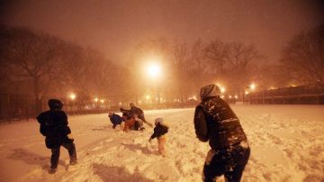 罕见暴风雪袭击美国东海岸