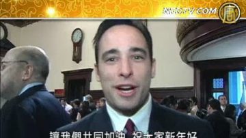 紐約市議員Vincent Ignizio向觀眾賀年