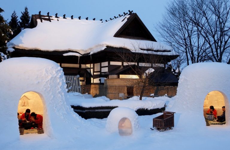 組圖：日本秋田縣「雪屋節」 夢幻的雪國世界