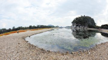 西南大旱  漓江干涸黄果树缩水美景不再