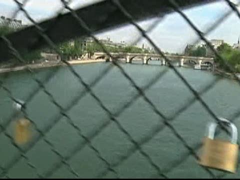 保護巴黎藝術橋 愛情鎖被拆除