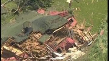 暴雨龙卷风袭击美中西部 10人死亡