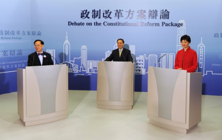 港首曾蔭權與公民党余若薇辯論