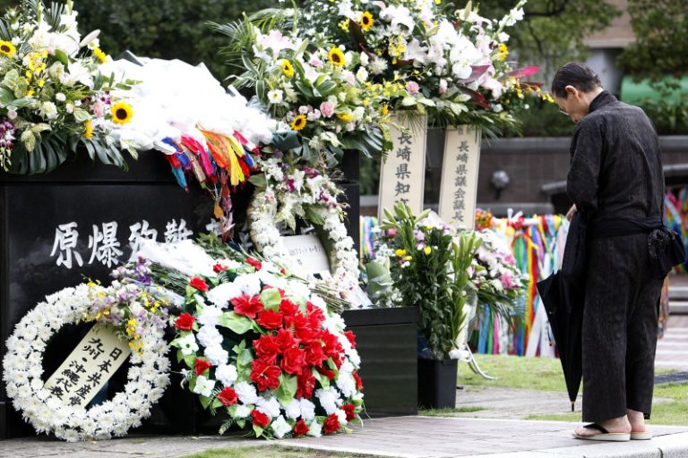 長崎紀念核爆65年 英法首次出席