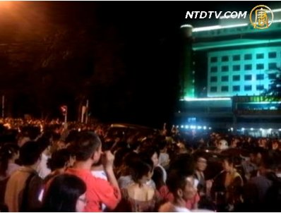 重慶城管打人 數千民眾堵政府