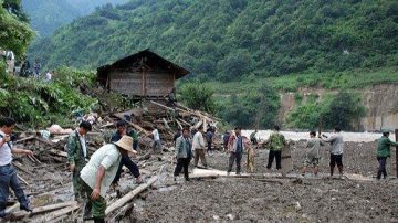 云南泥石流灾害90人失踪