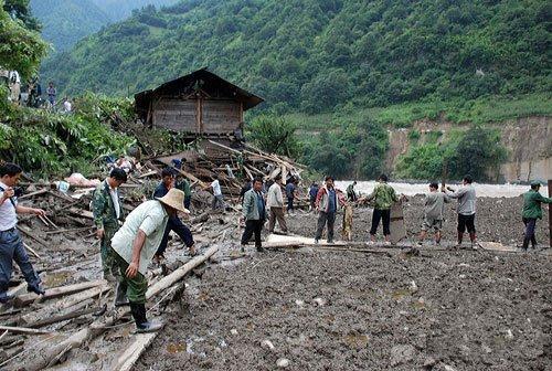雲南泥石流災害90人失蹤