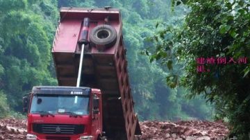 组图：成都人吃垃圾水 水源上游严重污染