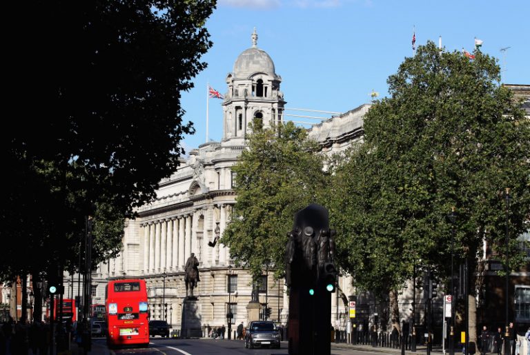 英政府公布節支計劃 大幅削減開支