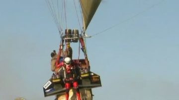 噴氣飛人首次完成空中大回轉