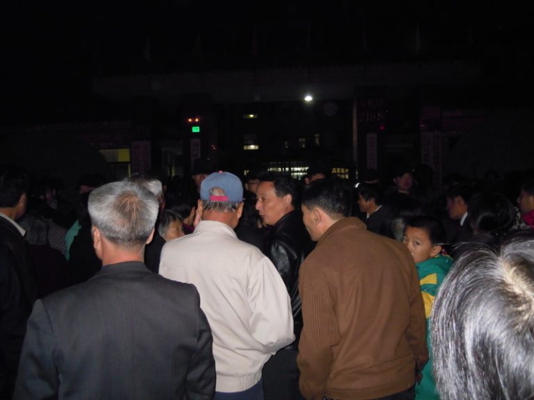 上海城管打死人 屍體進鎮政府數千人聲援