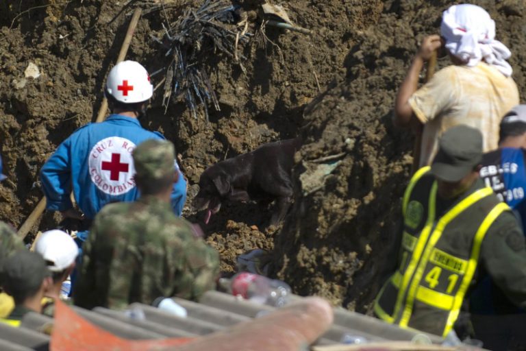 哥倫比亞泥石流近200人活埋