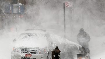 美东北暴风雪 打乱陆空交通