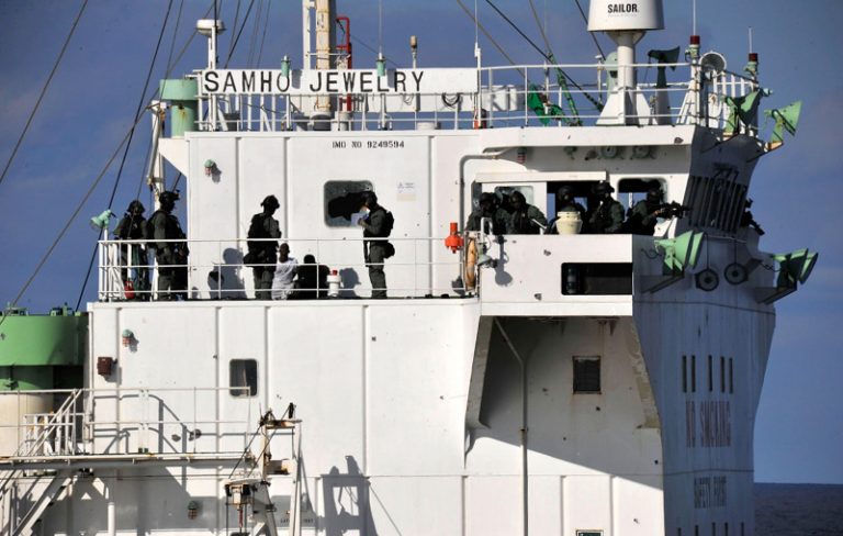 錄像展示韓國海軍營救被劫貨輪