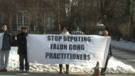 加法輪功學員韓領館前抗議遣返