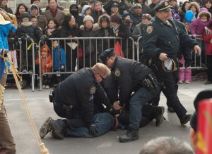 玉清心 美国警察和照片上的 脸书 法轮功 专题 法轮功人权 新唐人中文电视台在线