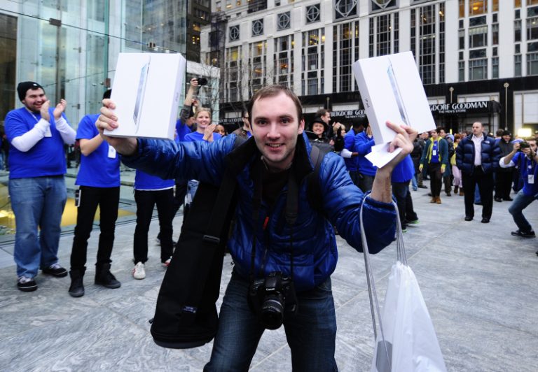 iPad2全球首賣 紐約蘋果迷瘋狂