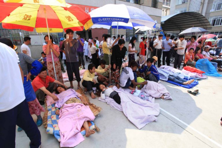 雲南地震 民眾稱救援慢導致傷亡重