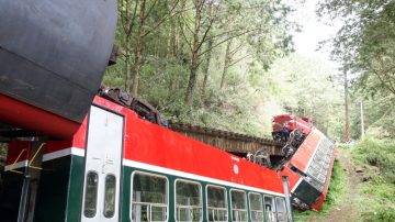 台阿里山火车翻覆数十死伤 多为大陆旅客