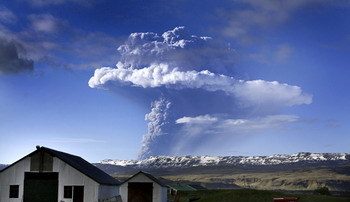 冰岛火山灰威胁欧洲交通