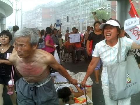 京滬高鐵首發 北京南站訪民被驅