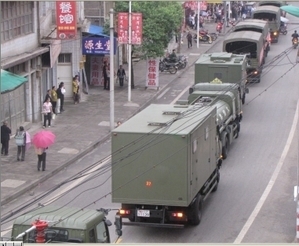 組圖：湖北利川數千警民激鬥 軍車進城鎮壓