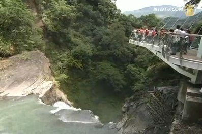 全臺首座天空步道 挑戰民眾膽量