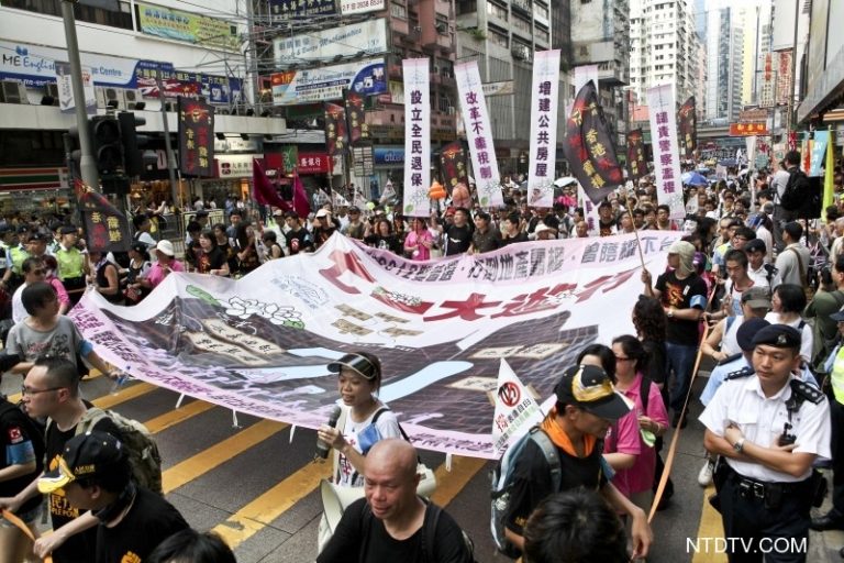 港七一游行促退黨解體中共 大陸客震撼