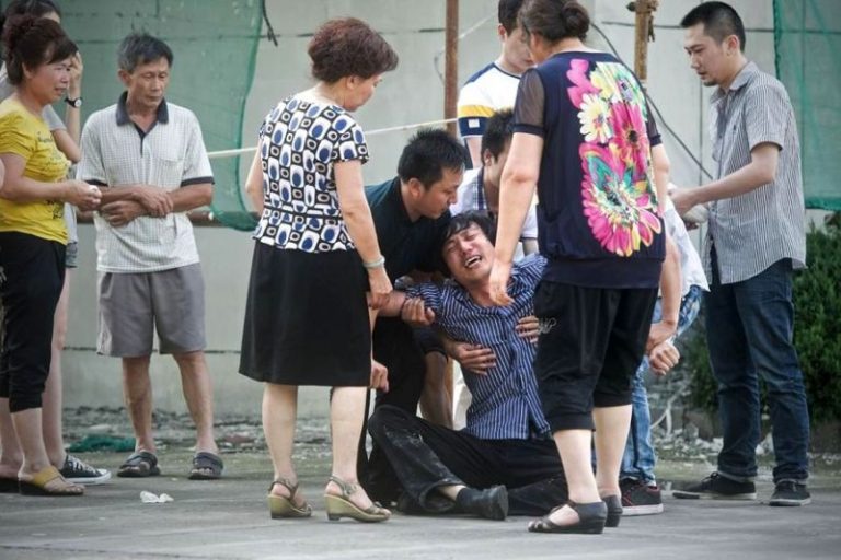 鐵大爺銘記動車悲劇 人民傷不起（視頻）