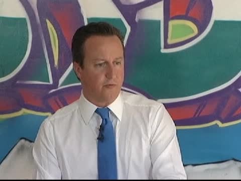 英首相：社會道德崩潰導致騷亂