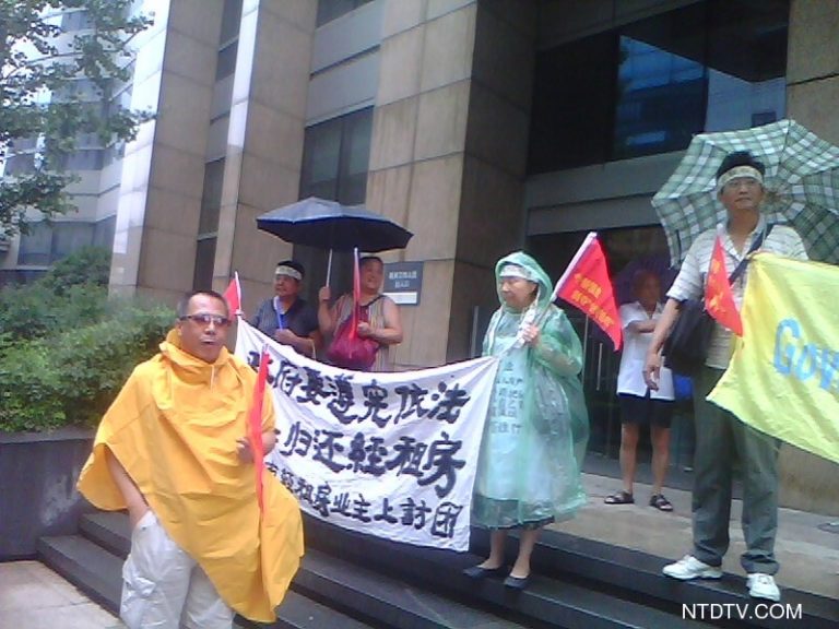 狂風暴雨 擋不住上海討房團