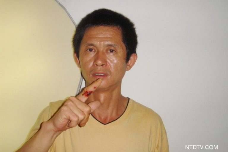 上海百餘警察阻唐秋榮開聽證會 情急咬人（組圖）