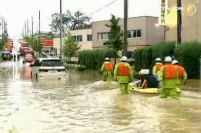 中颱洛克登陸日本 直撲東京
