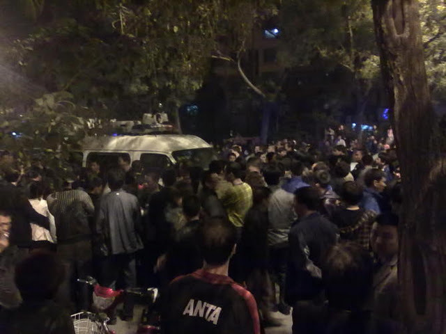 山西臨汾警察醉酒打人 遭千人圍攻(12圖)